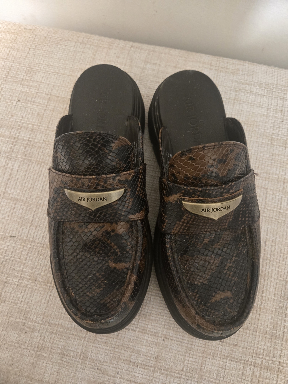 Air Jordan Women's Mule SE in Velvet Brown, Sz 9, Like NEW